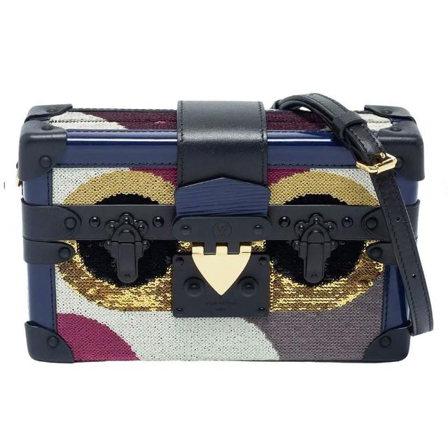 LV LOUIS VUITTON 路易威登 M42120 經典絕版限量款 Petite Malle 夜鶯亮片斜揹/手拿包，以藍色皮革為基底，搭配獨特夜鶯亮片設計，展現歐系精品風格。此款為特殊造型，適合追求時尚與獨特性的女性、男性及中性族群，是國際航空限定商品，收藏價值高。