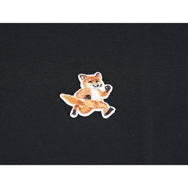 【Maison Kitsune】MAISON KITSUNE Speedy胸前小奔跑狐狸LOGO刺繡布標設計純綿質圓領短袖T恤(男款/黑)