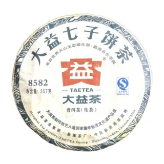 【茶韻】普洱茶2012年大益8582生茶茶餅(附茶樣10克.茶刀.收藏盒各1)