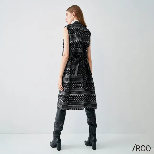 【iROO】經典版復古緹花長背心