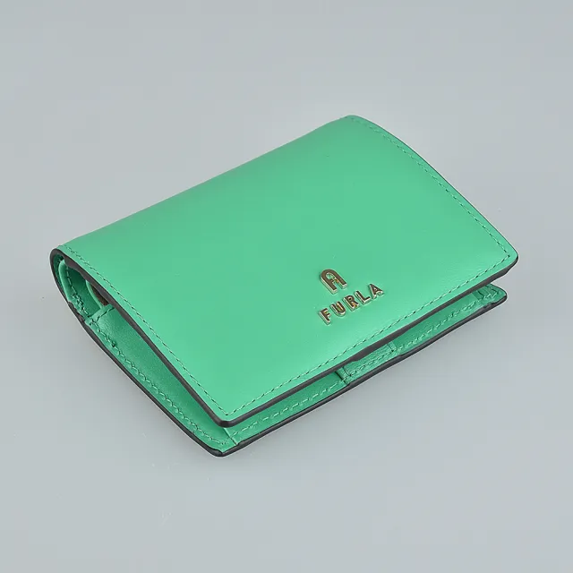 【FURLA 芙拉】FURLA CAMELIA字母LOGO釦式4卡小牛皮對折短夾(若竹綠)