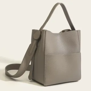 【上班族必備】特殊色溫柔奶灰基礎通勤包(日系 大容量 寬肩帶 水桶包 單肩包 肩背包