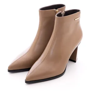 【bac】素雅尖頭小金標粗跟短靴(摩卡色)