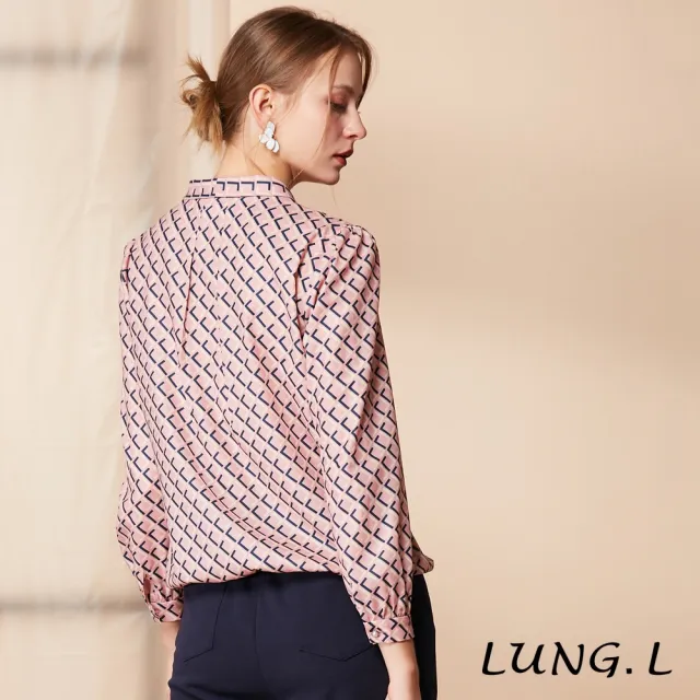 【LUNG.L 林佳樺】LR31A粉色滿版復古印花領巾長袖女裝上衣(秋冬新品 加大尺碼)