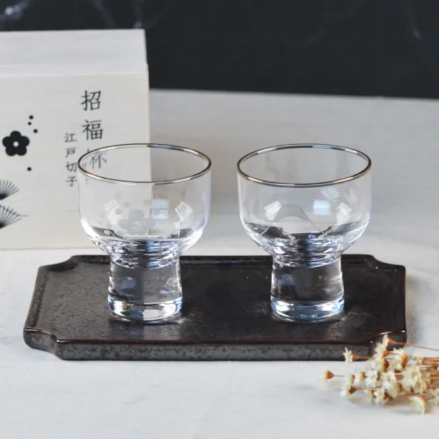 【YU Living 信歐傢居】日本進口 江戶切子富士山招福杯禮盒 125ml(白色富士山.禮盒裝.酒器用具.清酒杯)
