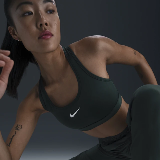 NIKE 耐吉 AS W NK SWSH MED SPT BRA 女 運動內衣 沼綠色 瑜珈 透氣 中度支撐(DX6822-338 ∞)