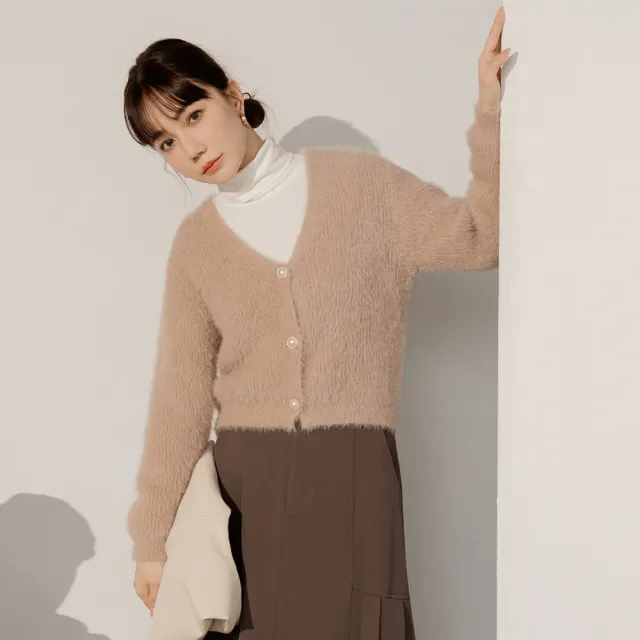 【OB 嚴選】柔暖仿水貂絨珍珠釦開襟毛衣 《FA3058》