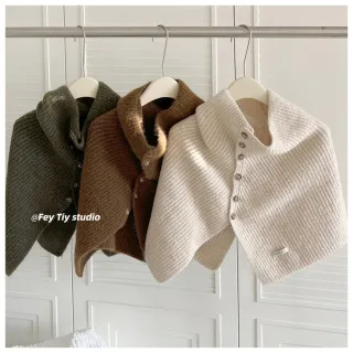 【HaNA 梨花】韓國東大門現貨採購．暖和也要有態度純色鈕扣披肩圍巾 現+預(現+預)