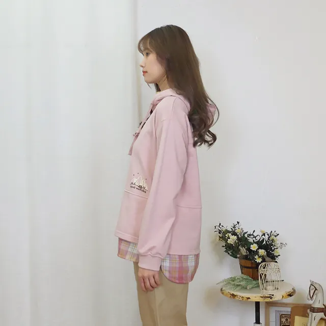 【Hana Mokuba】花木馬日系女裝前短後長趣味印花格紋拼接休閒帽T(帽T)