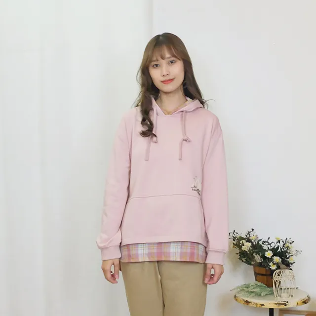 【Hana Mokuba】花木馬日系女裝前短後長趣味印花格紋拼接休閒帽T(帽T)