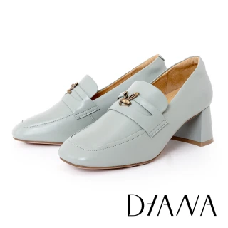 【DIANA】率性飾釦復古時尚樂福高跟鞋(淺藍色)