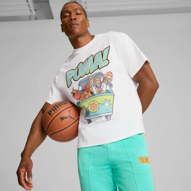 PUMA 短袖上衣 男 運動 歐規 Hoops x SCOOBY DOO 白 63037401