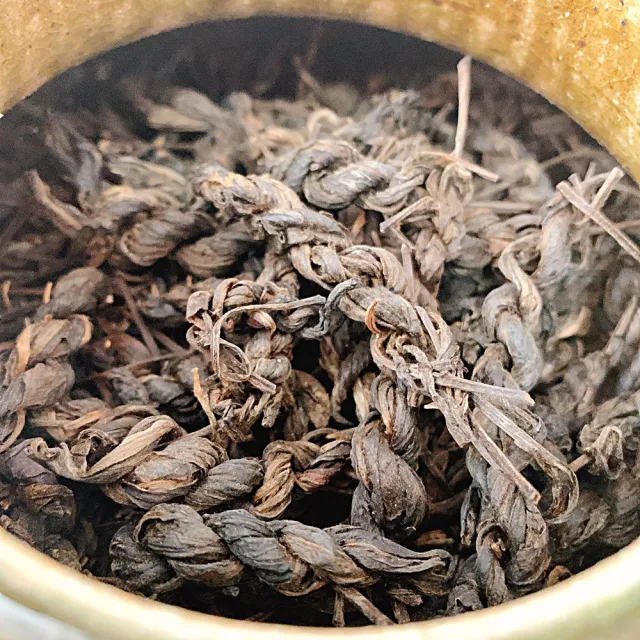 【藏古祥館】2009辮子茶+日本信樂燒茶倉(2009辮子茶 日本信樂燒茶倉)