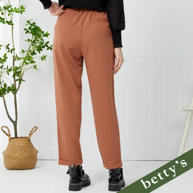 【betty’s 貝蒂思】出清品  腰鬆緊口袋排釦反摺直筒休閒褲(橘色)
