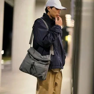 【plain-me】母親節禮物 男女包 防潑水 輕量側背包 PLN3052-251(螢光黃 深灰 軍綠 大容量 斜背包 休閒包包)