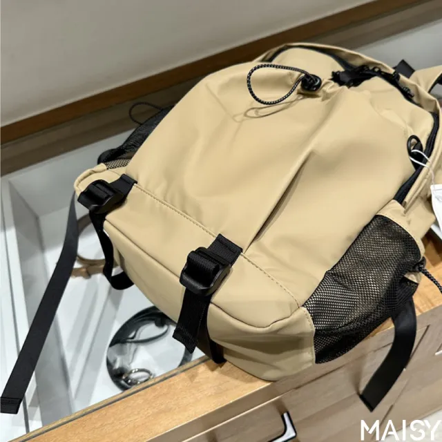 【MAISY】防潑水實用電腦包 雙肩包 後背包(防水包 卡其色／白色／棕色／黑色)