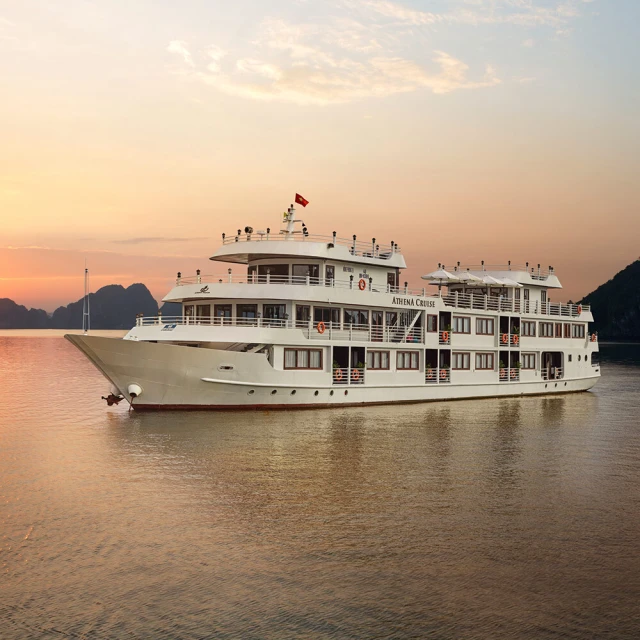 喜鴻假期 【邂逅下龍灣世遺之美５日】夜宿海上郵輪一晚、英雄島、陸龍輕舟秘境、河內大世界、百匯自助