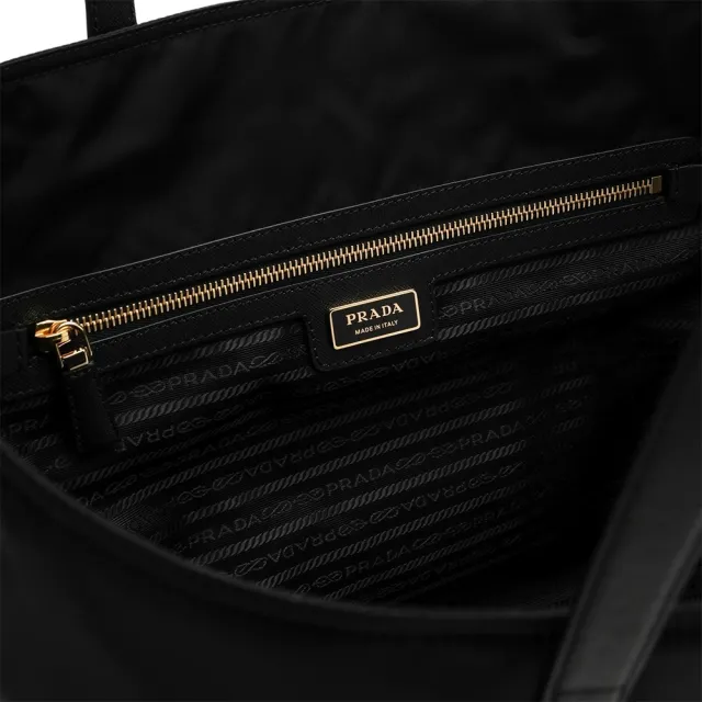 【PRADA 普拉達】1BG555 黑 金三角牌 小型(Re-Nylon 托特包)