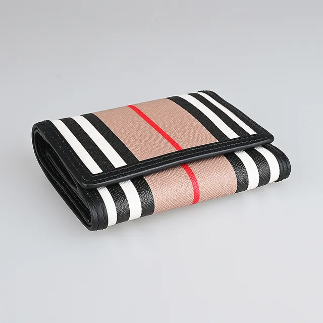 【BURBERRY 巴寶莉】BURBERRY LANCASTER內裡燙金LOGO直線條設計塗層帆布搭牛皮6卡三折釦短夾(經典米x黑)