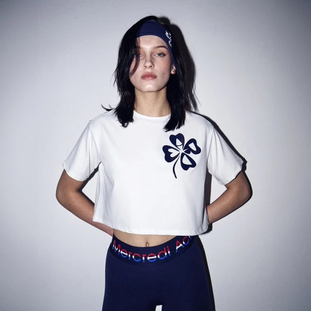 MARDI MERCREDI 印花短版TEE 象牙白色 經典 MARDI MERCREDI 印花短版TEE 象牙白色 經典四葉草 深藍草 運動 舒適 AIRLIFT CROPPED TOP CLOVERMARDI