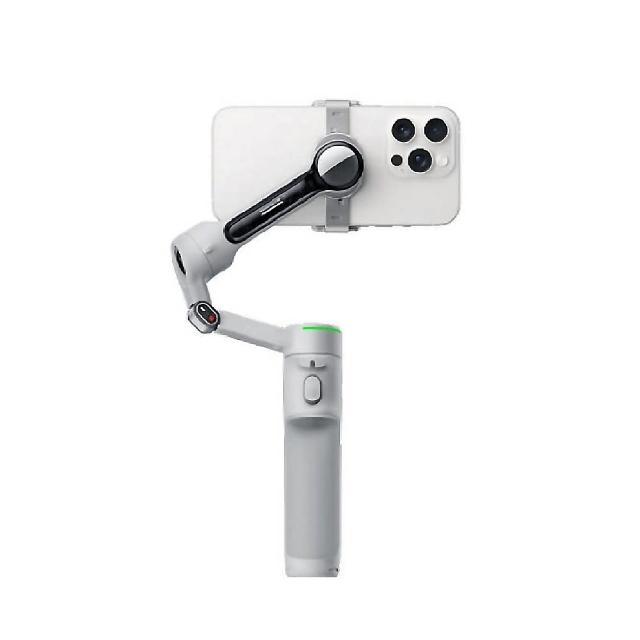 Insta360 Flow 2 Pro Insta360 Flow 2 Pro 支援藍芽功能與App控制,提供跟隨、平移、固定三種拍攝模式,操作角度可自由調整Pan、Pitch、Roll軸,適合64-84mm夾具尺寸,並支援相機腳架,是專業拍攝的得力助手。