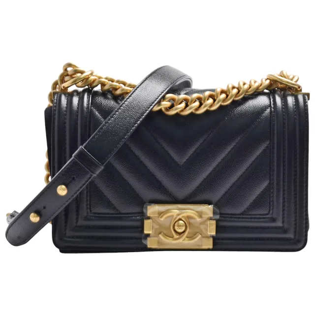 【CHANEL 香奈兒】經典BOY系列V字紋牛皮金屬釦壓邊仿舊金鍊肩背包(黑色20cm-67085C-BLK-GPN-V)
