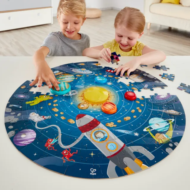 【Hape】神秘的太空LED燈光拼圖(益智遊戲/拼圖/木製玩具/木頭玩具)