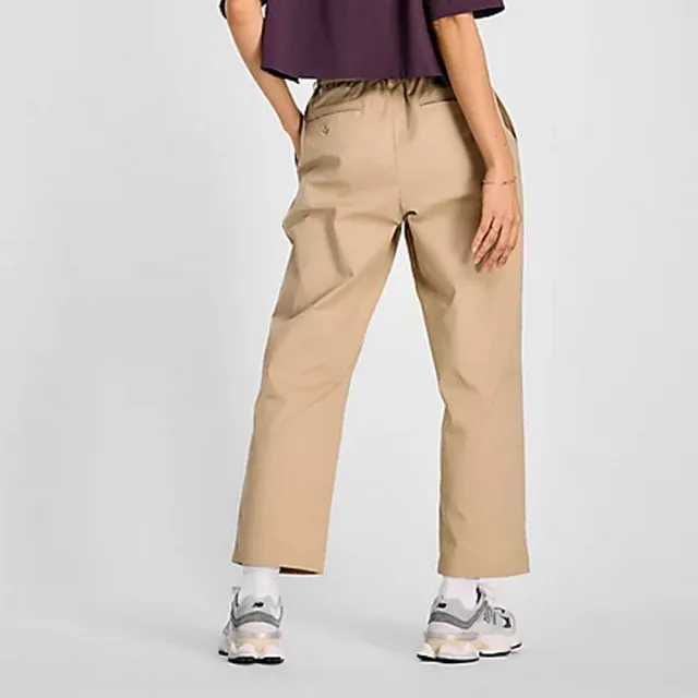 【NEW BALANCE】NB 錐形褲 長褲 休閒褲 運動褲 工裝褲 女款 卡其色(AWP43536SOT-F)