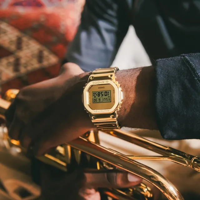 【CASIO 卡西歐】G-SHOCK 金屬光澤 金屬錶殼 經典方型 金 GM-5600YMG-9_43.2mm
