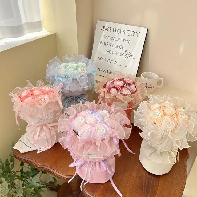【天使愛美麗】芭蕾風香皂花花束 珍珠泡芙紗 波浪花邊手捧花(情人節 生日 婚禮 母親節 教師節 畢業)