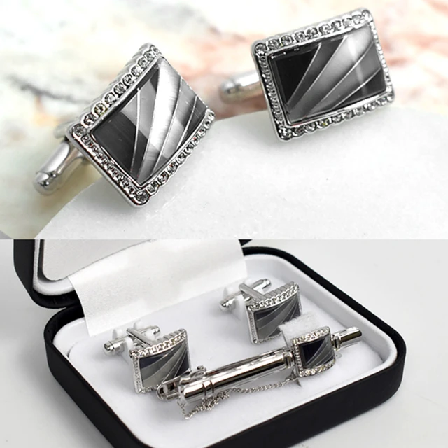 CHANEL 香奈兒 經典橢圓水晶鑲飾簍空雙C LOGO造型