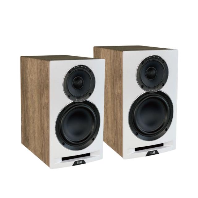 ELAC UBR62 書架喇叭源自 Debut Reference 系列，搭載先進 JET 5 氣動高音單元與 ARS 波導技術，提供清晰高頻與寬廣聲場表現，精準低音單元重現音樂細節。完美適合 Hi-Fi 愛好者使用，支援多種音源連線，安裝簡易，輕鬆提升居家音響體驗。結合歐系美學設計與專業音質，是書架喇叭中的頂級選擇，無論音樂重現或家庭劇院，都帶來卓越聲音表現與優雅外觀，成為居家音響系統的理想伴侶。