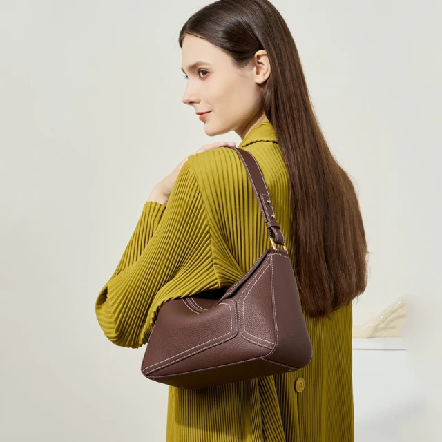 達賀尊爵 頭層牛皮包包女單肩腋下包幾何包女真皮枕頭包斜挎通勤包(達克公爵同款)