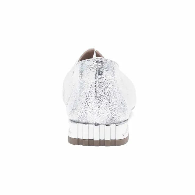 【Pineapple Outfitter】EDAN 金屬感方尖頭低跟鞋(銀色)