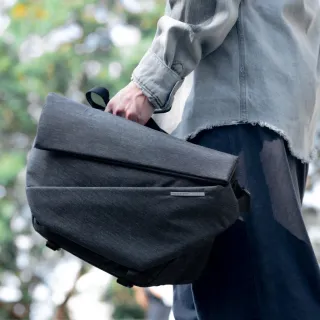 【NIID官方直營】Radiant R1 PLUS極速單肩包-經典款(禮盒出貨 斜背包男包 包包)