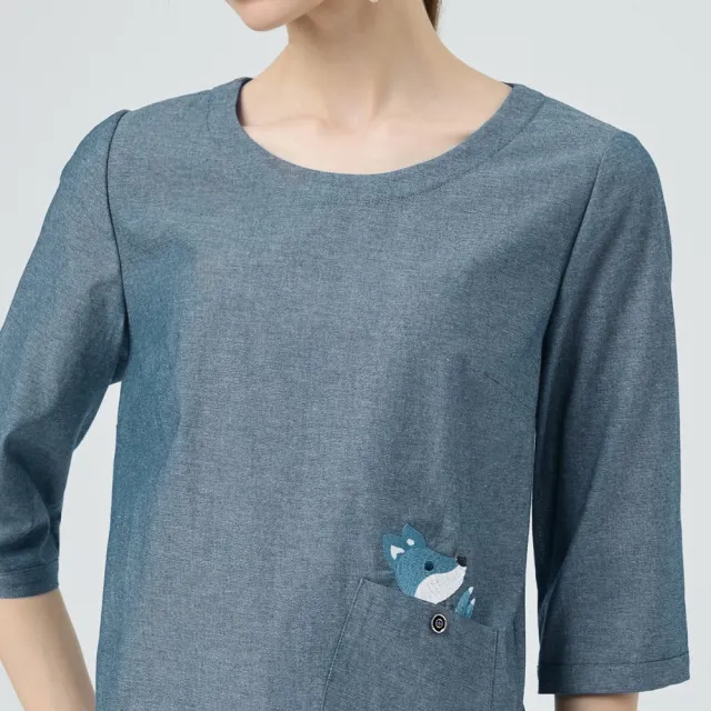 【ILEY 伊蕾】萌趣狐狸刺繡純棉上衣(藍；M-XL；1251011003)