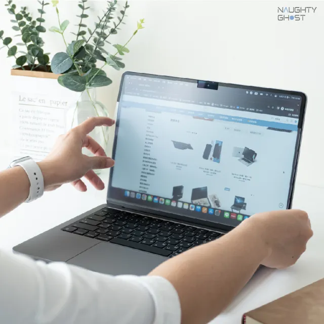【頑皮鬼】MacBook Pro 14吋 高透抗藍光保護貼(高透不色偏｜台灣製造｜Mac專屬磁吸式)
