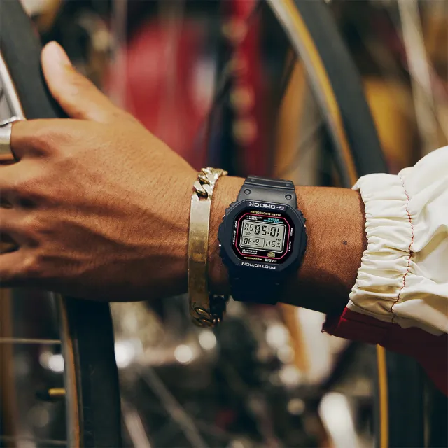 【CASIO 卡西歐】G-SHOCK 經典配色方形電子錶 學生錶 送禮 禮物 推薦(DW-5600RL-1)
