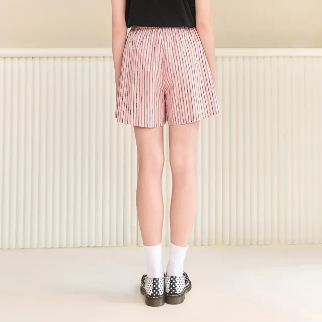 【OUWEY 歐薇】寬版直條紋中腰純棉短褲(粉；S-L；3251156006)