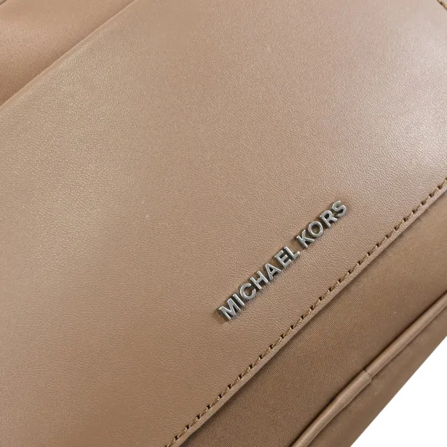 【Michael Kors】JET SET 金屬LOGO尼龍拼接寬背帶方包斜背包(棕色)