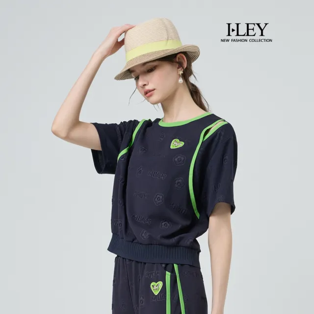 【ILEY 伊蕾】立體壓紋跳色露肩配條上衣(深藍;M-2L;1252681004)