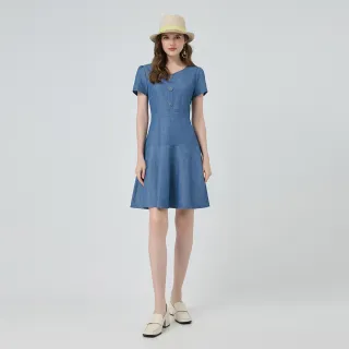 【ILEY 伊蕾】花卉壓紋縲縈牛仔洋裝(藍；M-XL；1252028721)