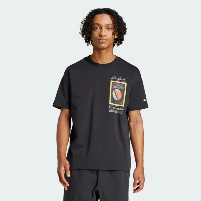 【adidas 愛迪達】Ng U Ar F Gfx T 男女 T恤 運動上衣 休閒短袖 國家地理 黑 亞版(JD5964)
