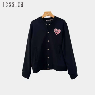【JESSICA】百搭休閒圓領英文字愛心棉質棒球外套244421