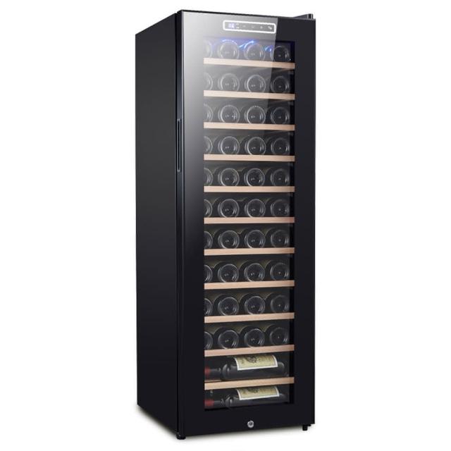 Laptinc 拉普蒂尼 138L 單門右開黑色冰箱,專為小家庭或公寓設計,內部空間可容納 40 瓶飲料,高效冷藏保鮮。採用單門右開設計,方便取用;顏色為經典黑色,適合現代廚房。提供 1 年完整保固,僅耗材不在保固範圍內。節能省電,操作簡單,是理想的家用冷藏裝置。 Laptinc拉普蒂尼 138L