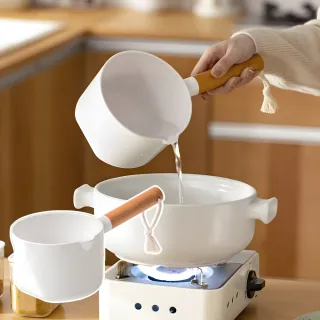 奶白木柄U型水瓢(漏嘴型 水盆 水桶 洗頭杯 水勺 勺子 壁掛 舀水 沖澡 澆水 澆花)