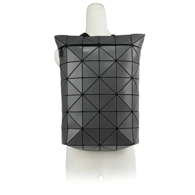【ISSEY MIYAKE 三宅一生】BAO BAO BLOCKY 啞光霧面拉鍊後背包(炭灰色)