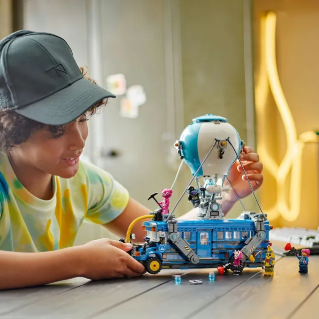 【LEGO 樂高】要塞英雄系列 77073 戰鬥巴士(Fortnite Battle Bus 兒童玩具 積木 禮物)