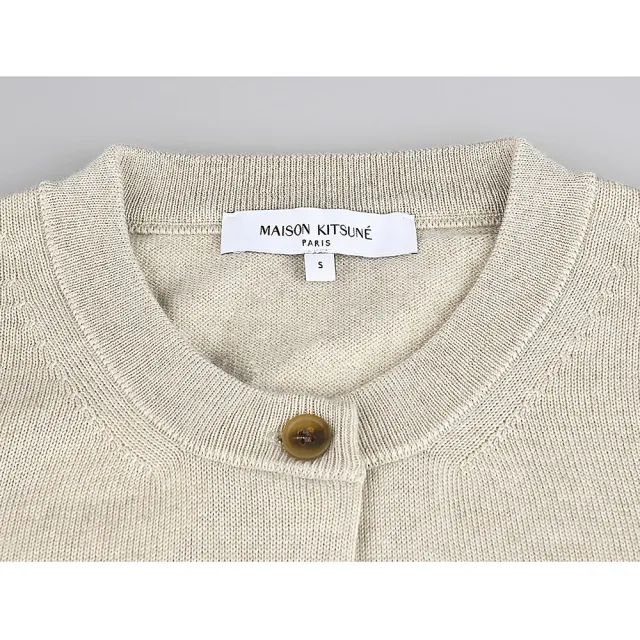 【Maison Kitsune】MAISON KITSUNE狐狸頭LOGO羊毛6鈕釦長袖圓領開襟衫(女款/淺米)