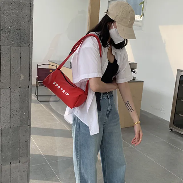 【MoonDy】雙11 女生包包 枕頭包 寬肩帶包包 輕量斜背包 輕量側背包 韓國斜背包 韓國包包 潮牌 